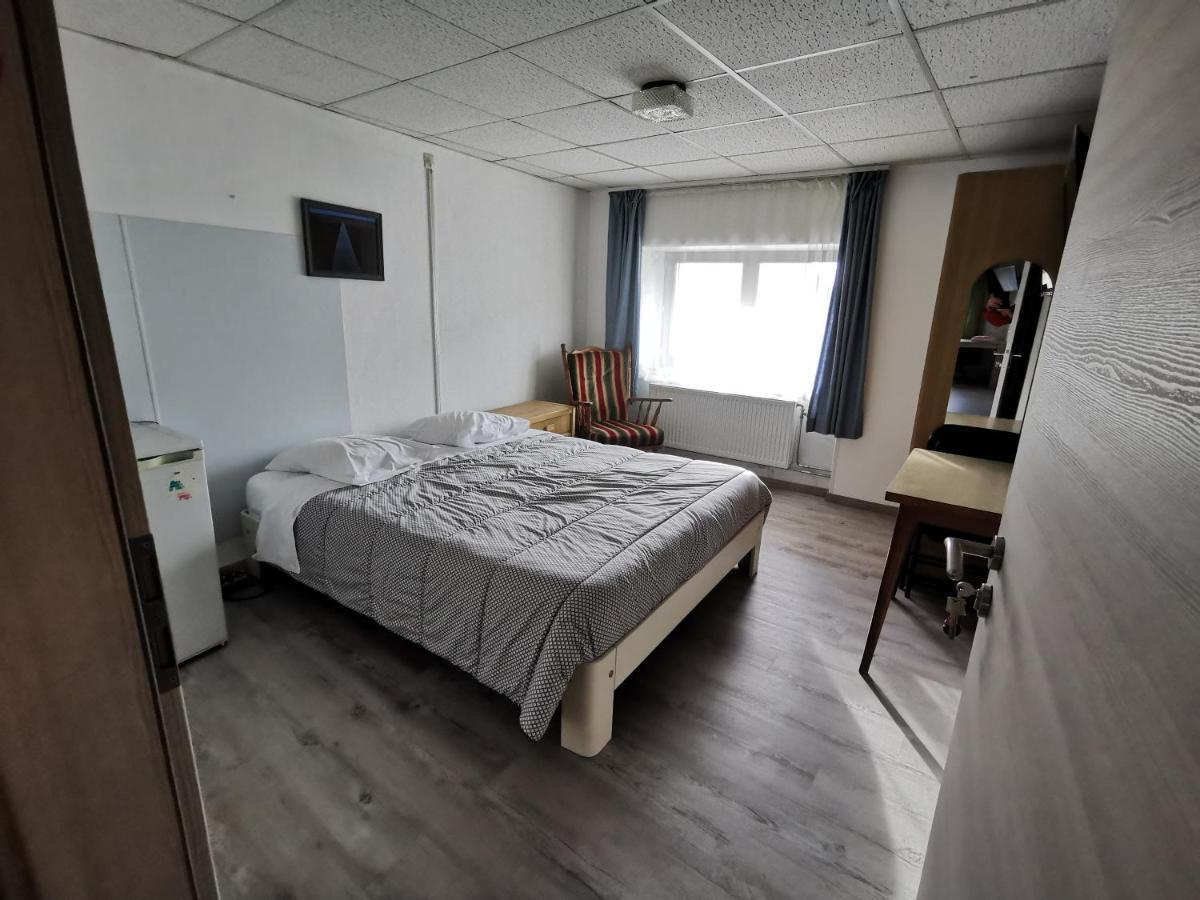 Chez Phil Hotel Robertville Bagian luar foto