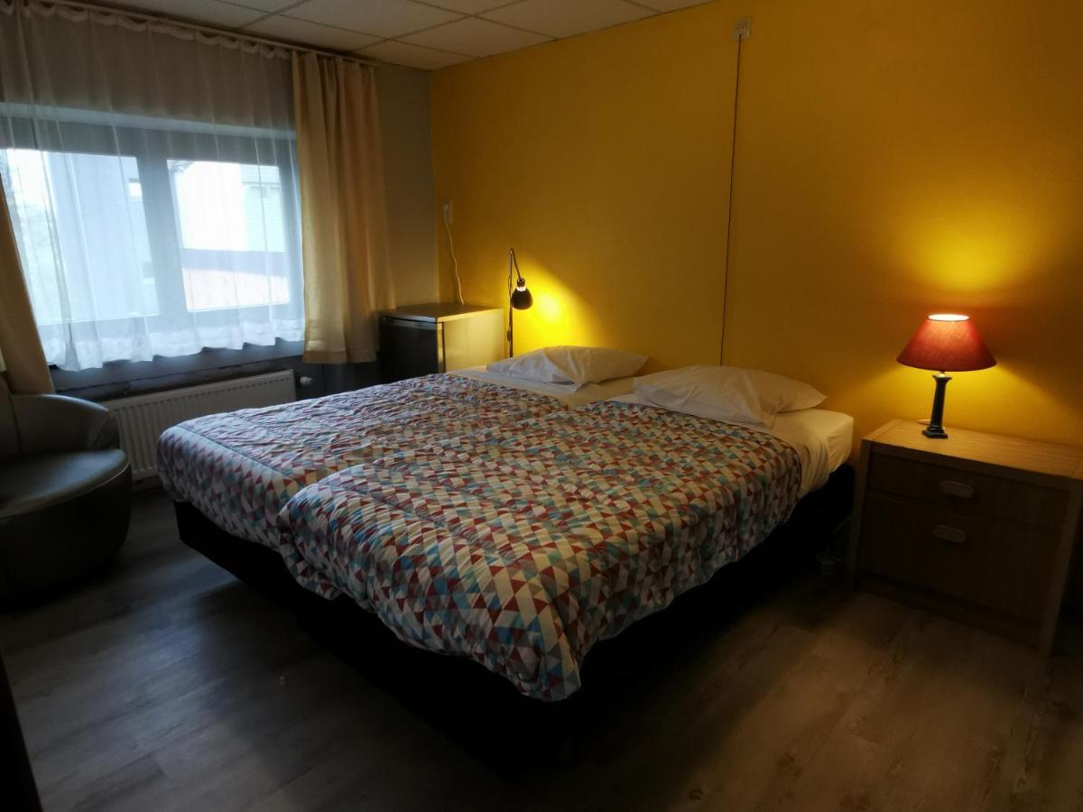 Chez Phil Hotel Robertville Bagian luar foto